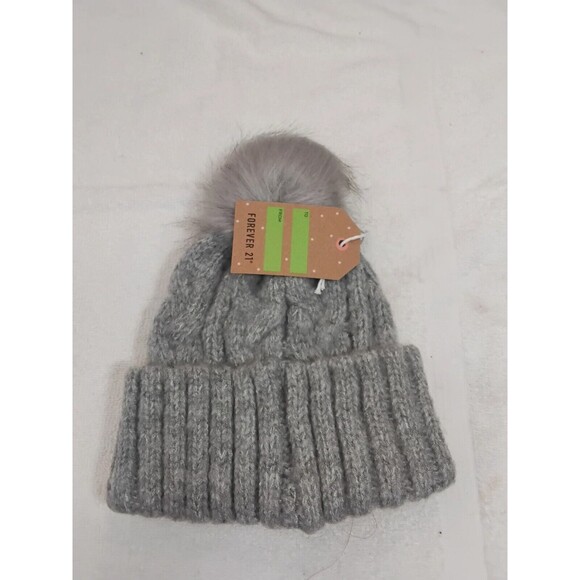Forever 21 Solid Ivory Cable Knit Beanie Hat With Pom ~ New With Tags - Picture 1 of 3